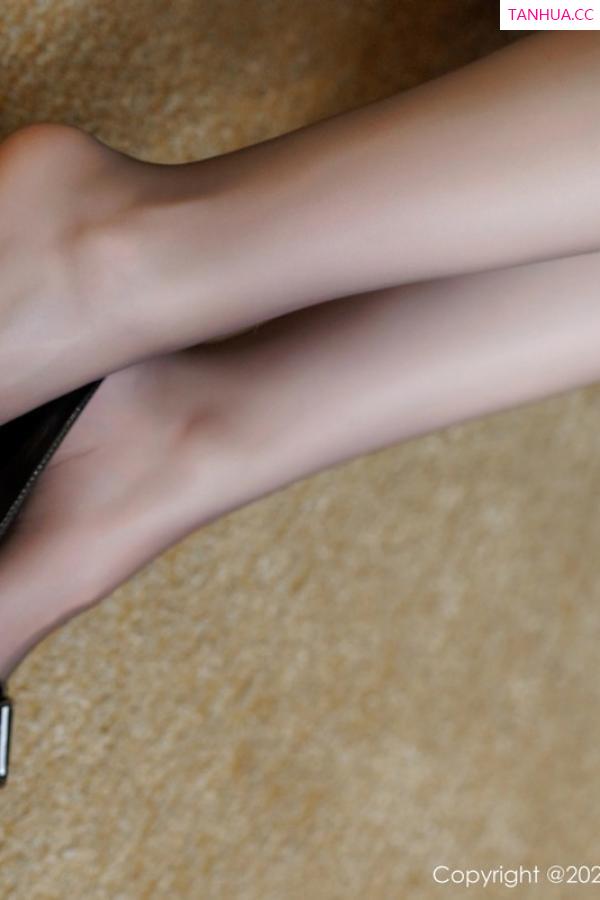 吴雪瑶  [XiuRen]高清写真图 2023.05.12 No.6727 吴雪瑶 短裙美腿第23张图片